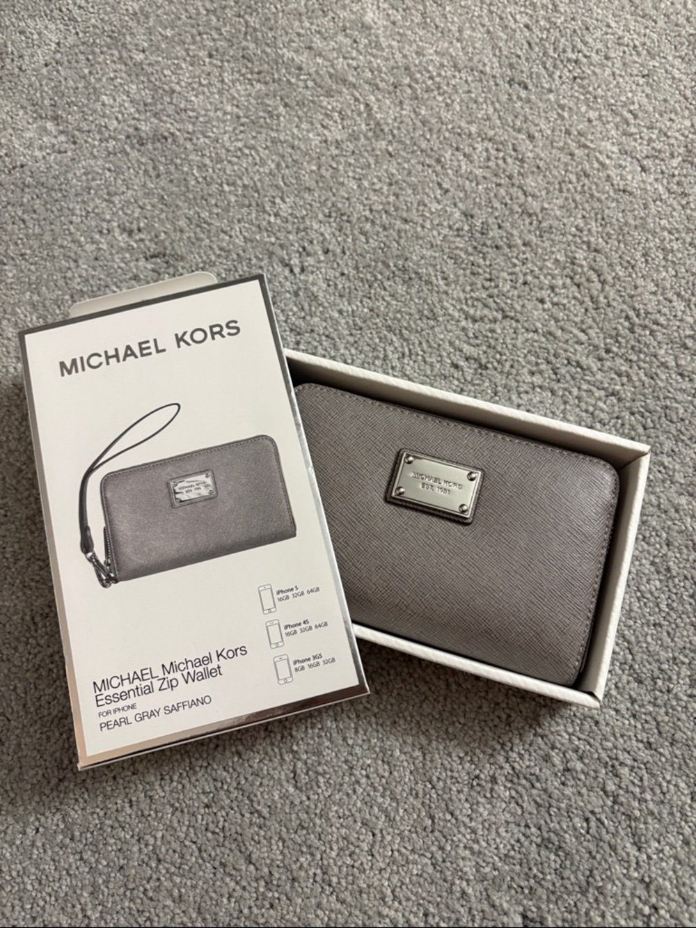 Michael Kors Pearl Gray Saffiano Zip Wallet with Wristlet